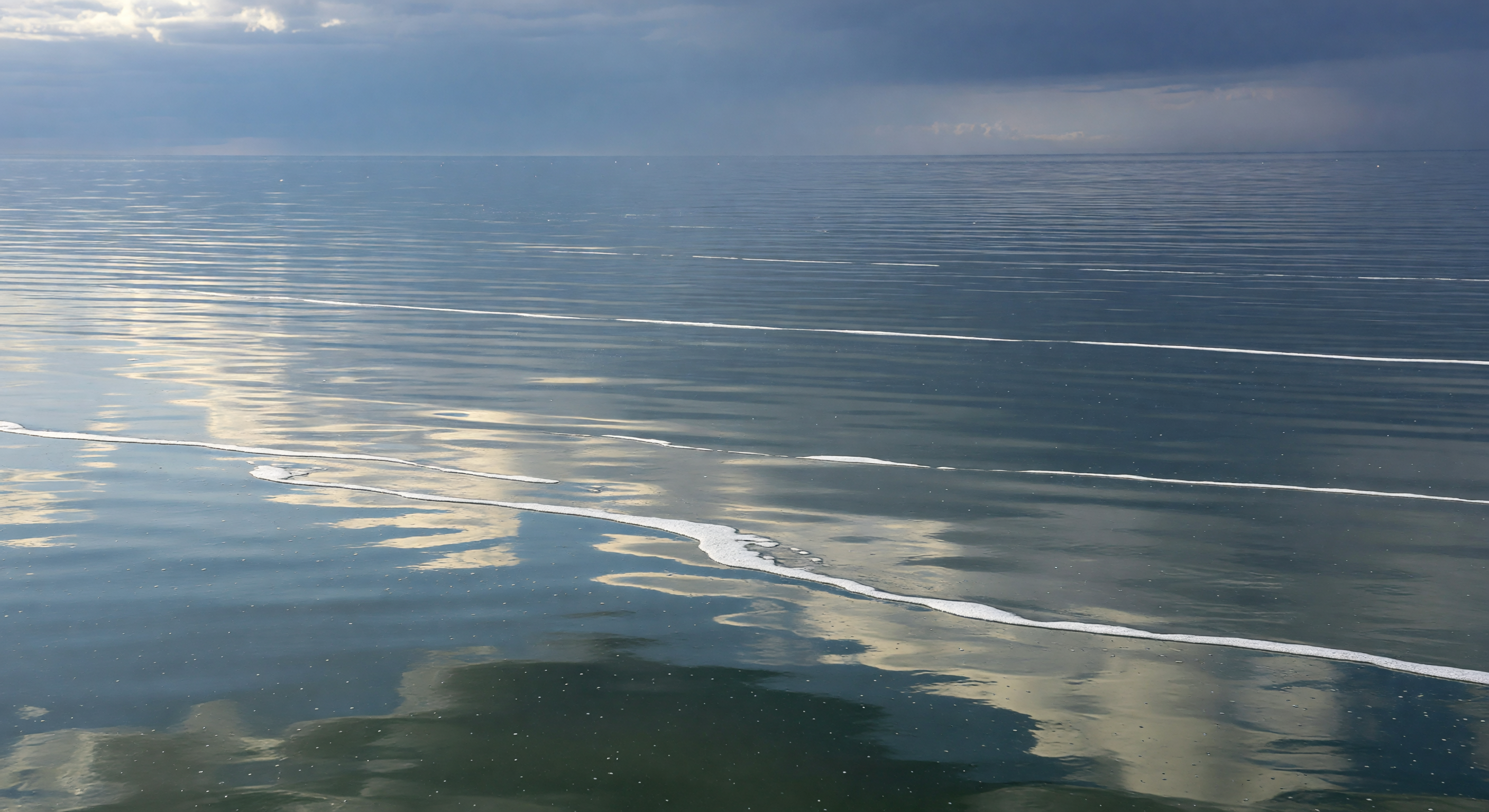 Foam Convergence Lines